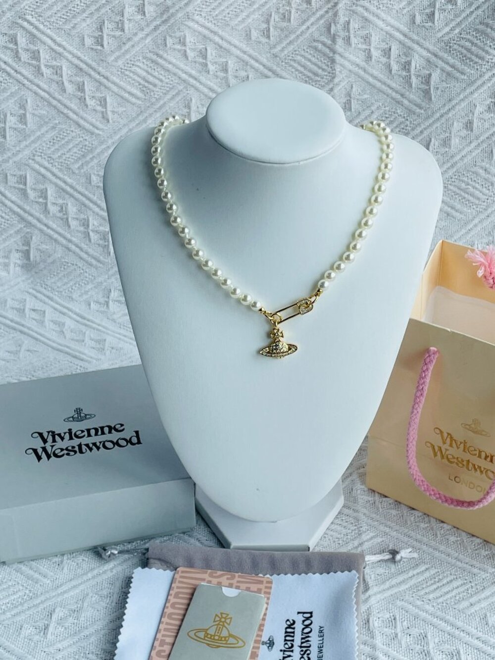Single-strand Vivienne Westwood Gold-Tone Pin Pearl Necklace